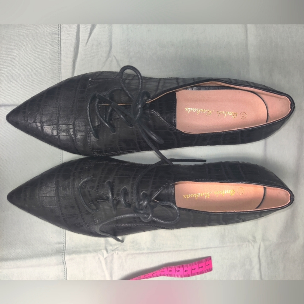 Pointy crocodile print loafer